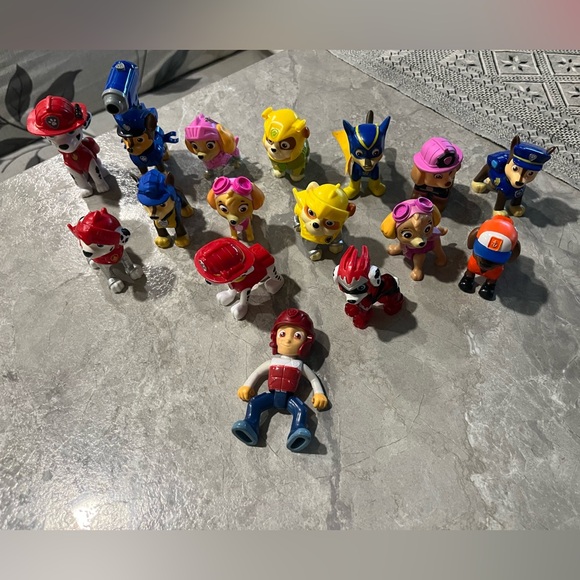 Paw Patrol Other - LOT of Paw Patrol Figurines(16)